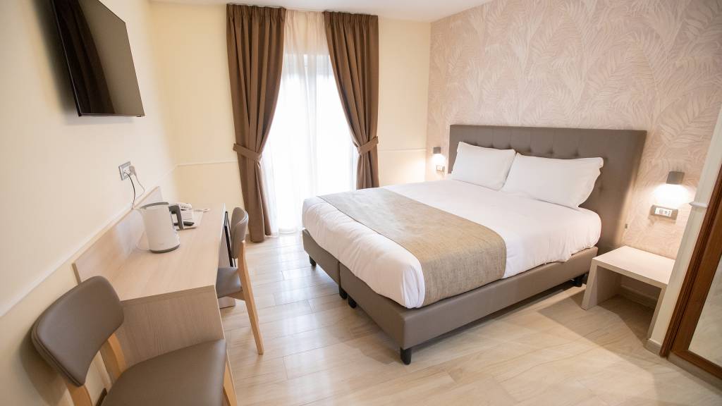 Deluxe--Double--6---Hotel-Maximus-Roma