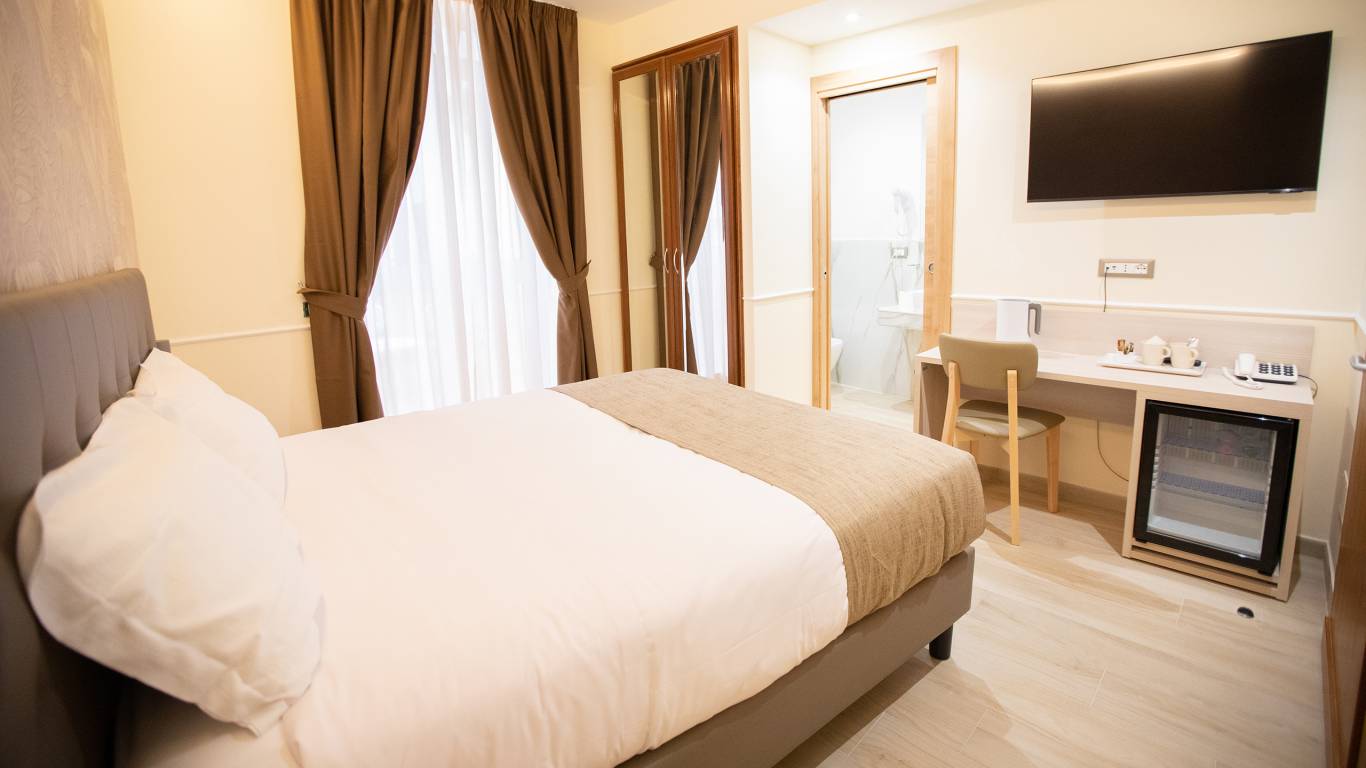 Deluxe--Double--3---Hotel-Maximus-Roma