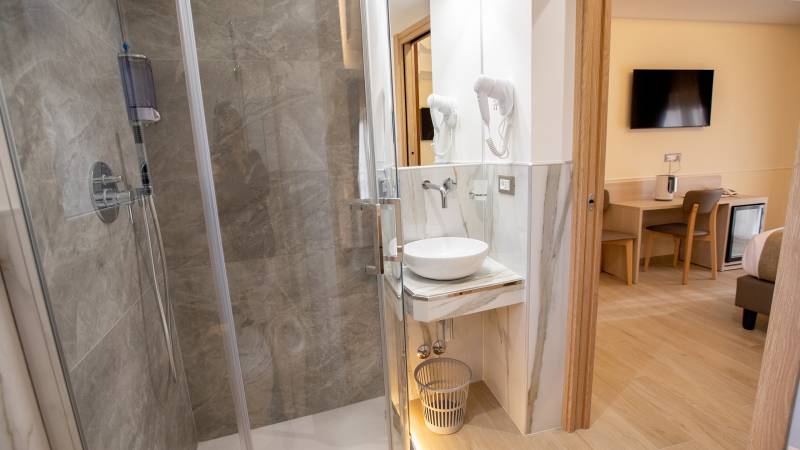 Standard--Double--4---Hotel-Maximus-Roma
